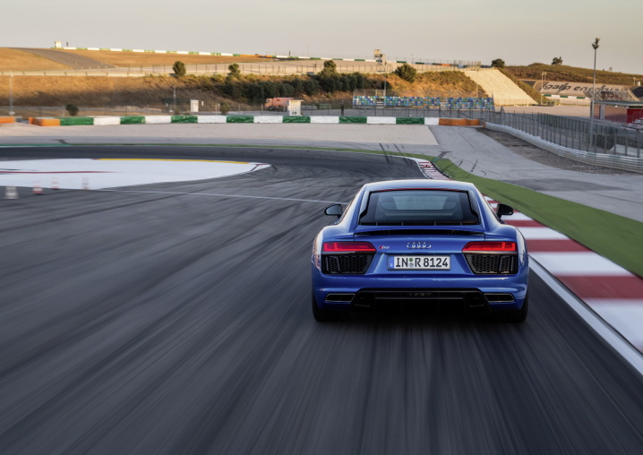 2015-AudiR8V10Plus-03