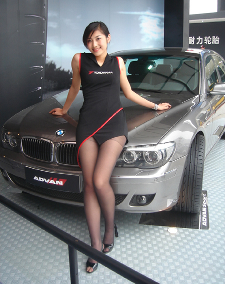 Fata asiatica si BMW Fata asiatica si BMW